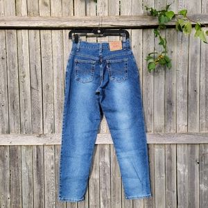 Vintage Levi's Tapered 550 Relaxed Fit Straight Leg 4 Petite / 26" Waist